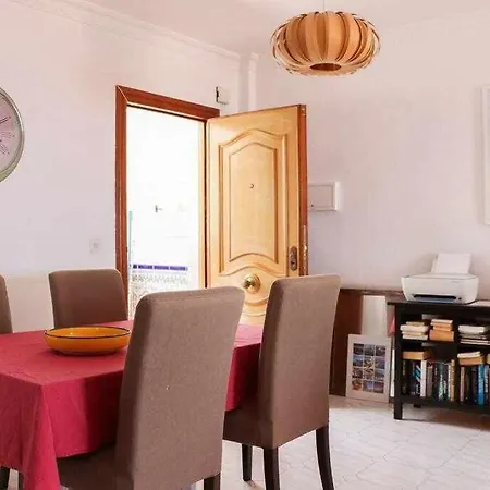 Urb Tropicana, 2 Bedroom 内尔哈