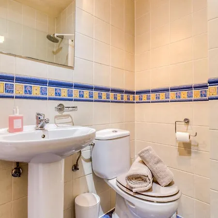 Urb Tropicana, 2 Bedroom 内尔哈